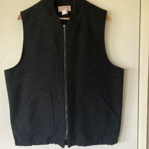 Filson men’s vest- impeccable condition